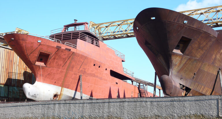 Scopri di più sull'articolo Cantieri Savona, i ricchi in yacht ma il lavoro non salpa – di Frida Nacinovich