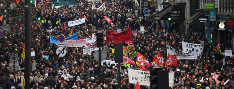 Scopri di più sull'articolo In Francia la mobilitazione mette in discussione i tabù dell’Unione europea, per affermare i diritti dei lavoratori – di Jean-Pierre Page