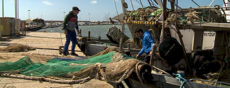 Scopri di più sull'articolo Mazara del Vallo, pescatori di gamberi che non fanno passi indietro nel dare soccorso – di Frida Nacinovich