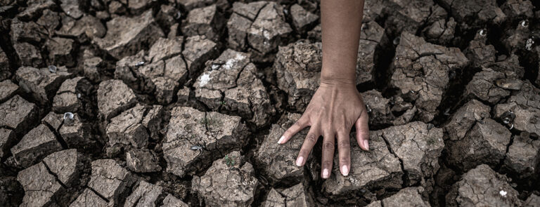 Scopri di più sull'articolo Informazione, processi produttivi e cambiamento climatico. Breve reportage sul giornalismo d’inchiesta ambientale italiano – di Fabrizio Denunzio